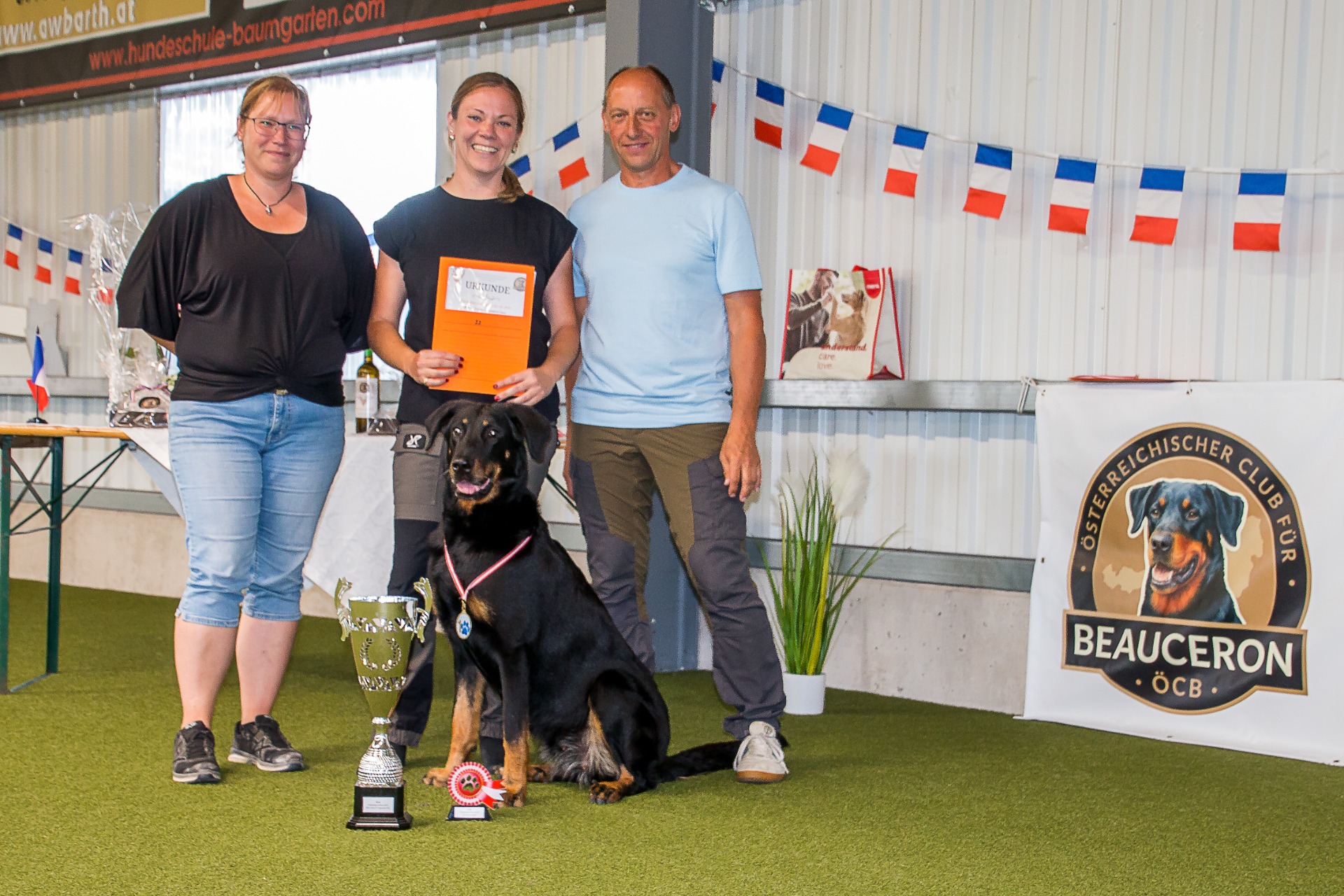 Sandra Grafeneder, Yvonne Renz mit Nikita, Roland Mitgutsch